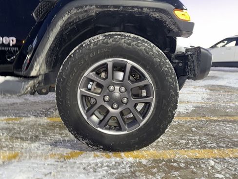 Used 2020 Jeep Gladiator Overland w/ Dual Top Group image 25