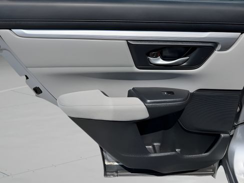Used 2018 Honda CR-V LX image 25
