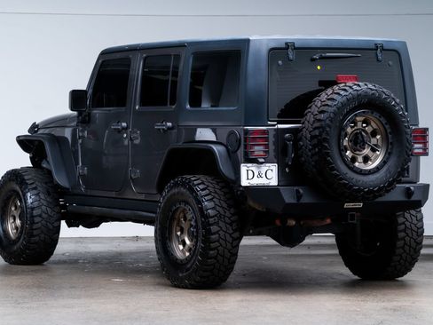 Used 2018 Jeep Wrangler Unlimited Sport w/ Connectivity Group AWD/4WD image 5