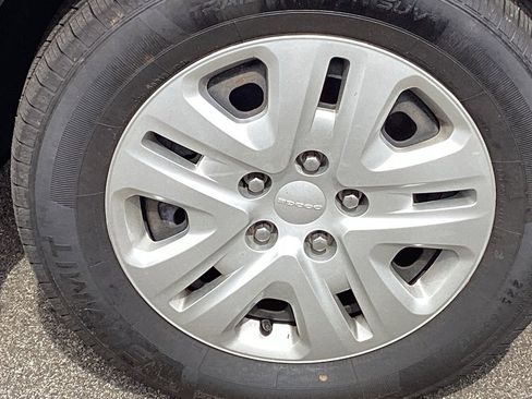 Used 2019 Dodge Grand Caravan SE w/ UConnect Hands-Free Group image 22