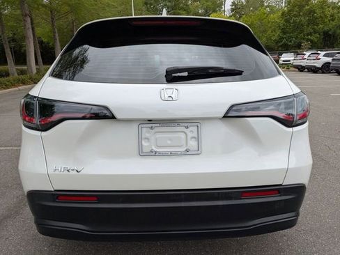Certified 2024 Honda HR-V LX image 9