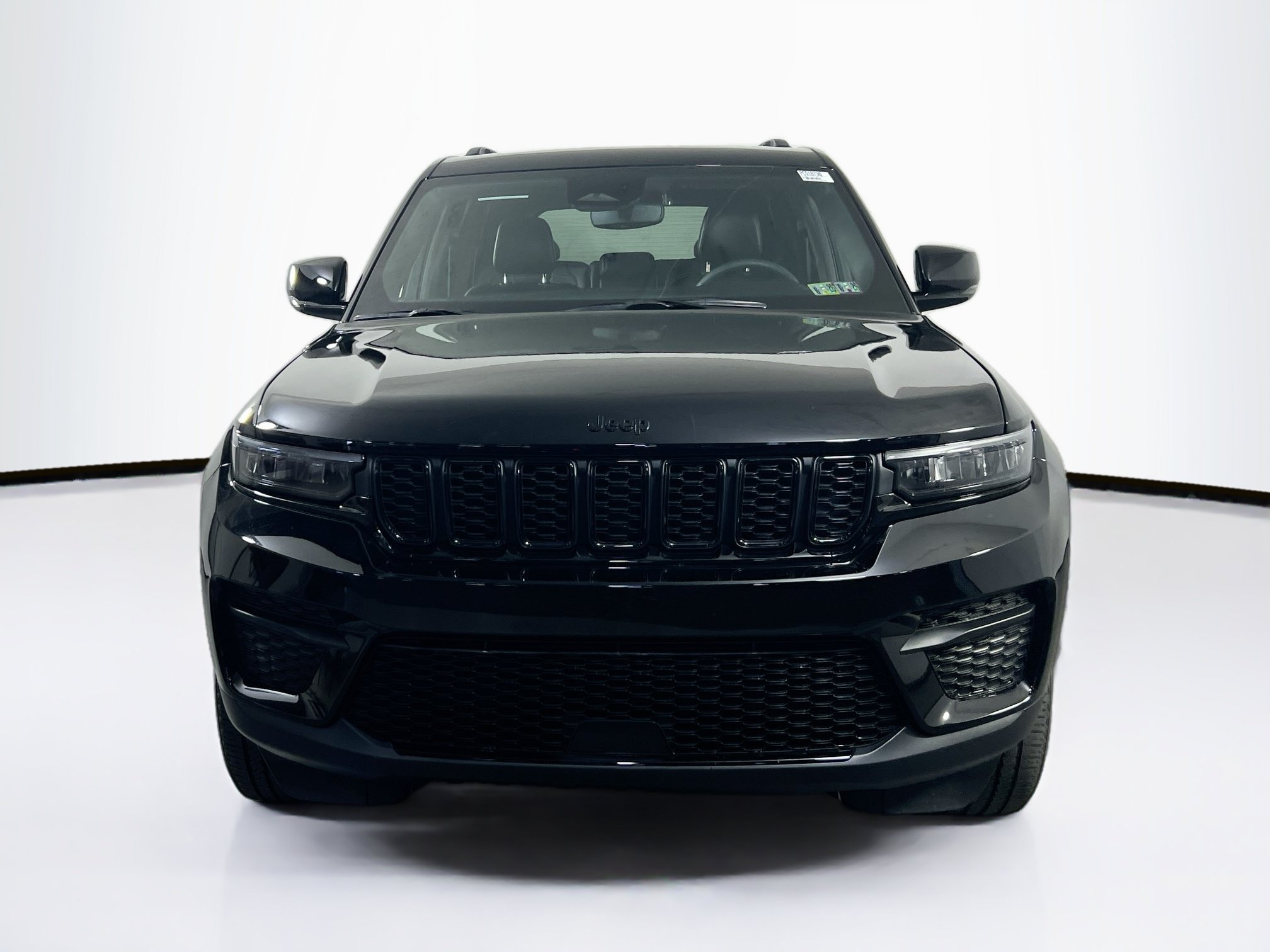 Used 2023 Jeep Grand Cherokee Altitude AWD/4WD image 2