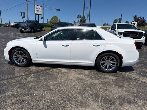 Used 2017 Chrysler 300 Limited w/ 300 Premium Group RWD image 7