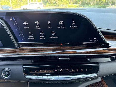 Used 2023 Cadillac Escalade Premium Luxury image 24