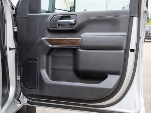 Used 2022 GMC Sierra 2500 SLE w/ SLE Value Package; image 12