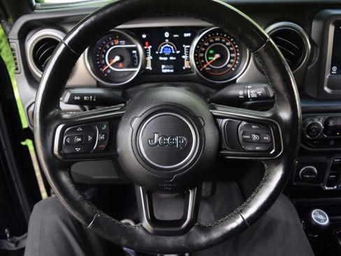 Used 2021 Jeep Gladiator Sport AWD/4WD image 4