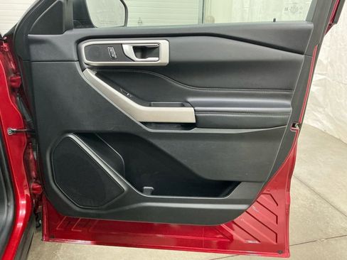 Used 2022 Ford Explorer XLT w/ Equipment Group 202A image 35