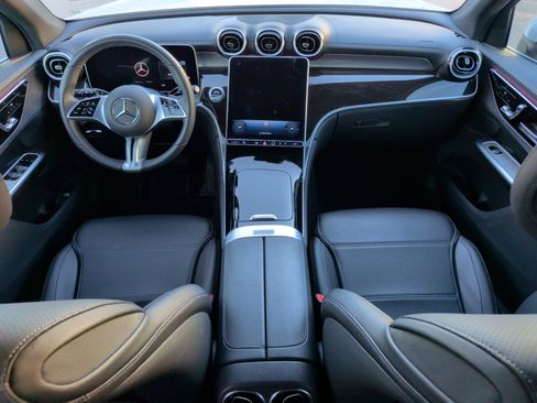 Used 2024 Mercedes-Benz GLC 300 image 29