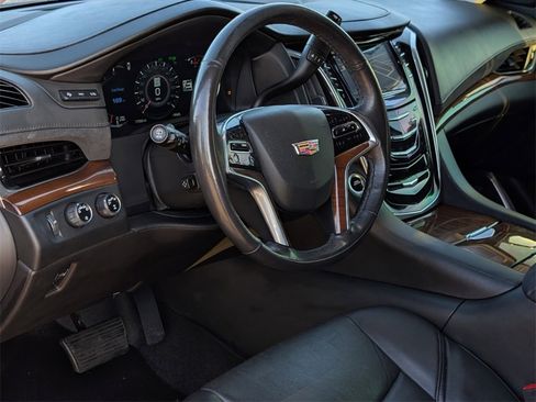 Used 2020 Cadillac Escalade Premium Luxury image 31