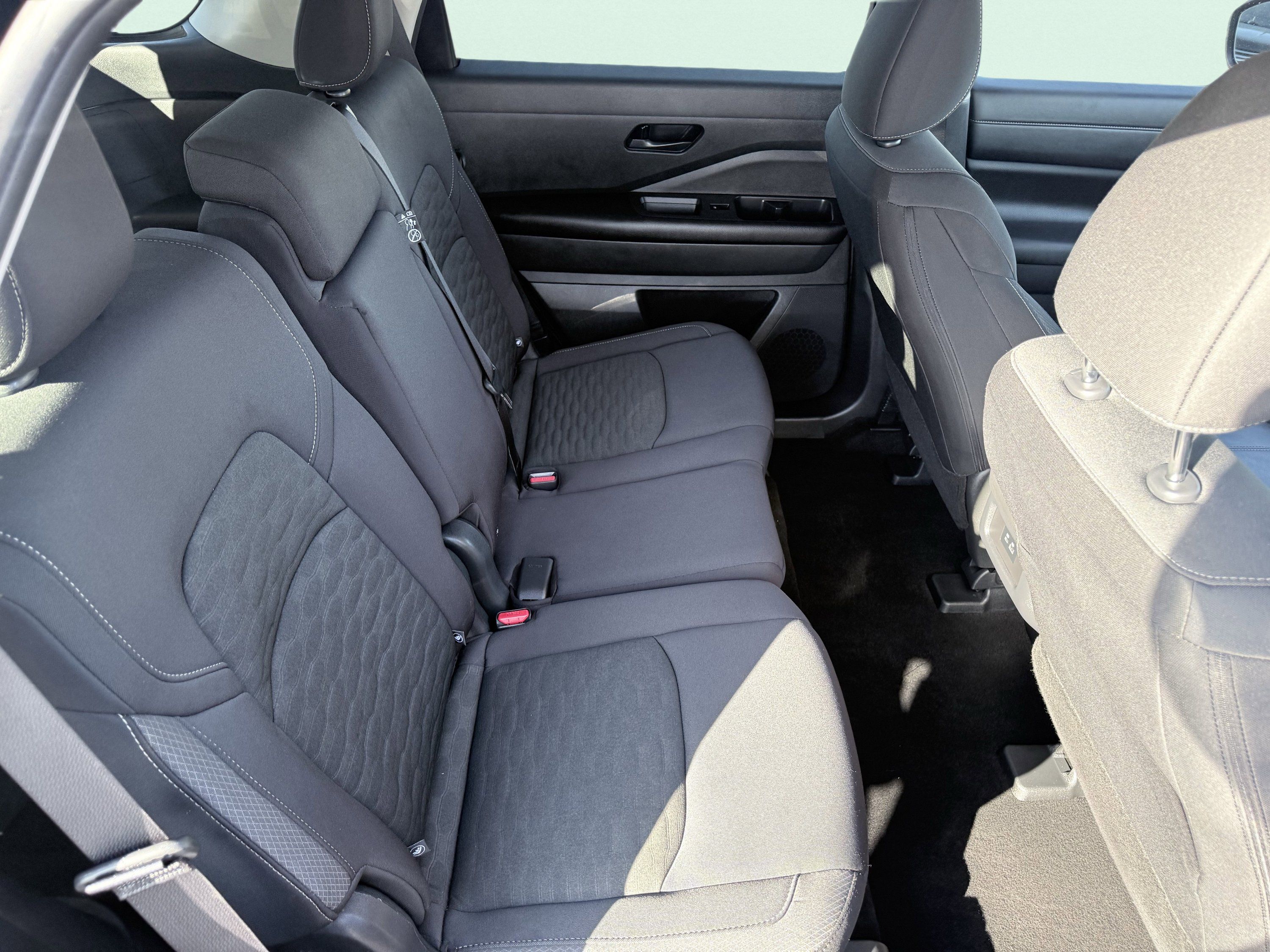 Used 2025 Nissan Pathfinder S AWD/4WD image 38