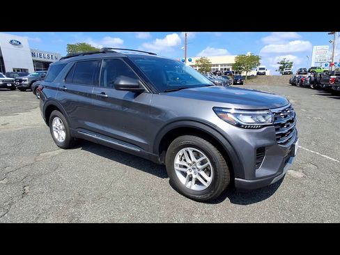 Certified 2025 Ford Explorer Active AWD/4WD image 2