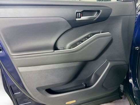 New 2026 Toyota Highlander XLE image 13