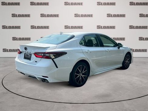 Used 2023 Toyota Camry SE FWD image 5
