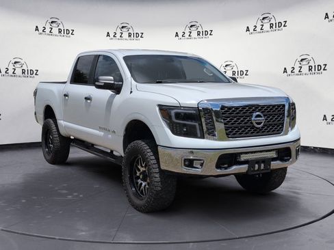 Used 2018 Nissan Titan SV AWD/4WD image 1