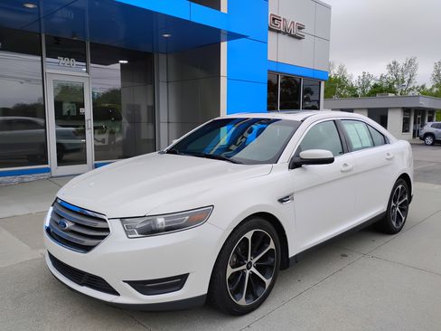 Used 2015 Ford Taurus SEL w/ Equipment Group 201A FWD image 30