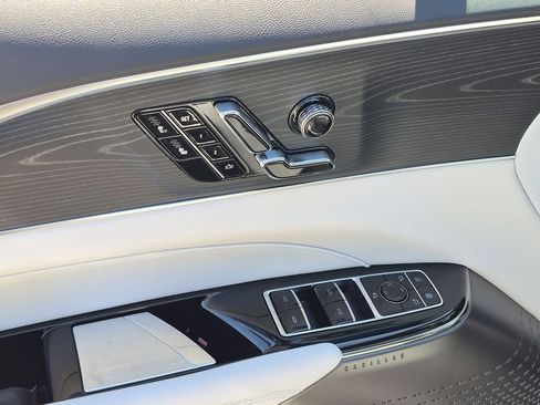 New 2026 Cadillac Lyriq Luxury AWD/4WD image 22