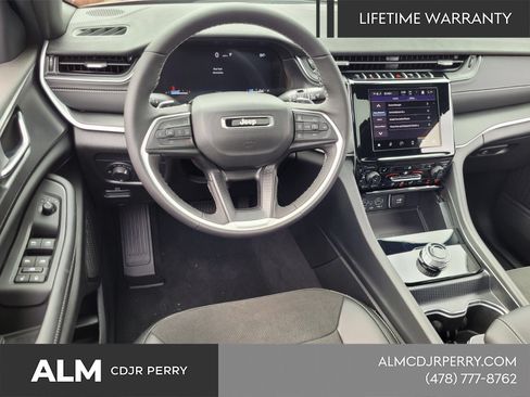 New 2025 Jeep Grand Cherokee L Altitude AWD/4WD image 11