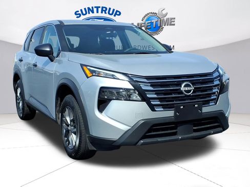 Used 2024 Nissan Rogue S image 2