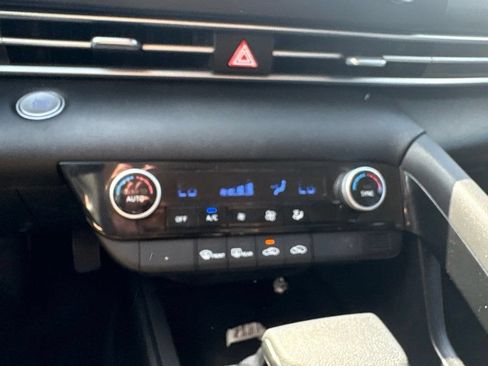 Used 2025 Hyundai Elantra Hybrid FWD image 14