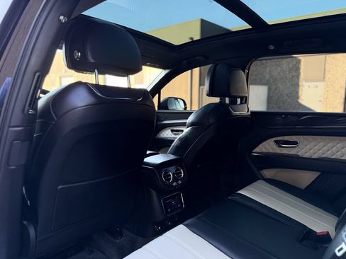 Used 2021 Bentley Bentayga AWD/4WD image 14