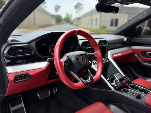 Used 2021 Lamborghini Urus AWD/4WD image 25