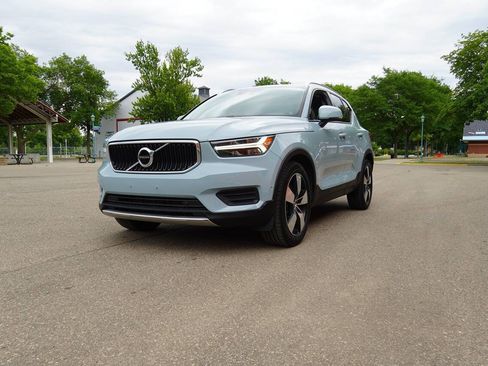 Used 2019 Volvo XC40 T5 Momentum AWD/4WD image 13