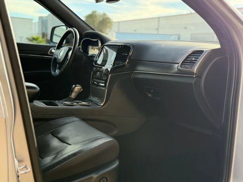 Used 2020 Jeep Grand Cherokee Limited w/ Luxury Group II image 13