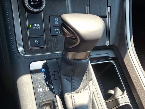 Used 2025 Lexus GX 550 w/ Accessory Package (2T) AWD/4WD image 16