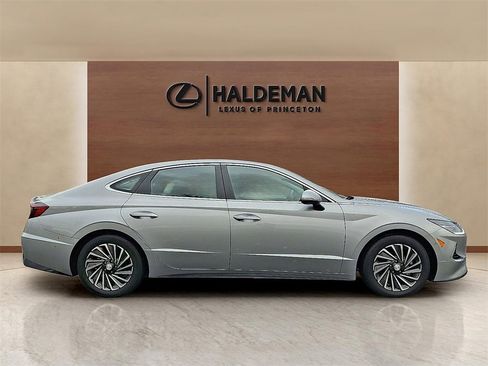 Used 2023 Hyundai Sonata Limited image 7