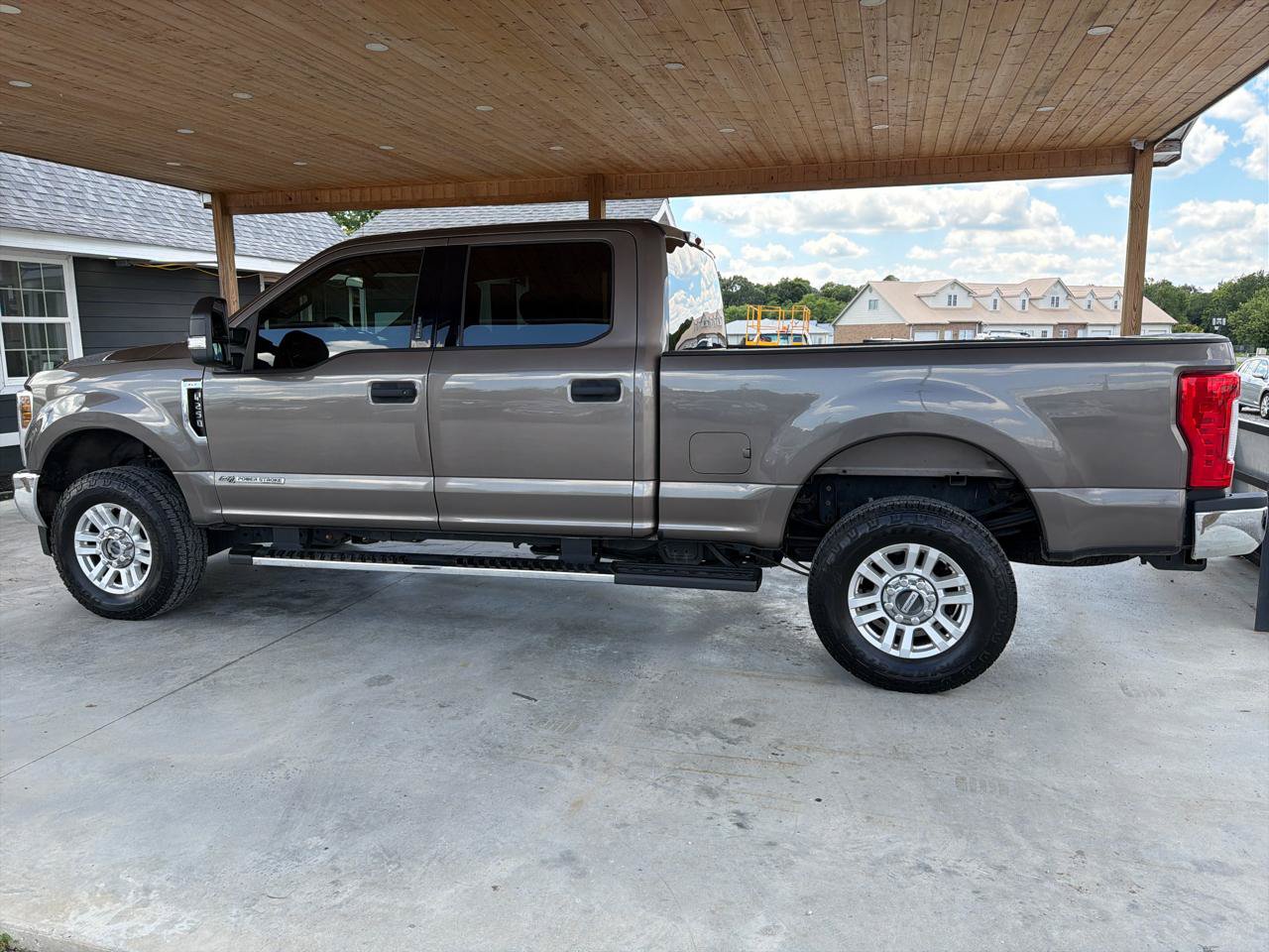 Used 2019 Ford F250 XLT w/ XLT Value Package AWD/4WD image 3