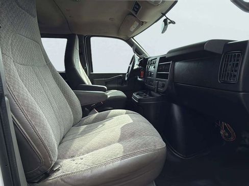Used 2017 Chevrolet Express 3500 LS RWD image 14