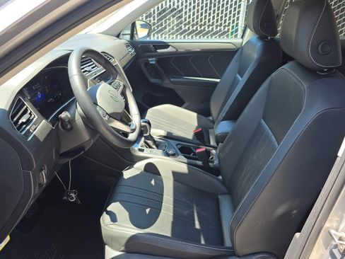 Used 2024 Volkswagen Tiguan SE AWD/4WD image 7