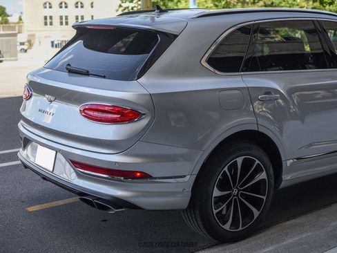Used 2021 Bentley Bentayga AWD/4WD image 43