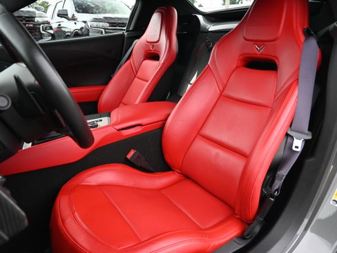 Used 2015 Chevrolet Corvette Z06 w/ 3LZ Preferred Equipment Group RWD image 19