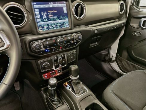 Used 2022 Jeep Wrangler Unlimited Rubicon 4xe AWD/4WD image 26