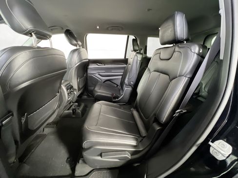 Used 2023 Jeep Grand Cherokee L Limited image 22