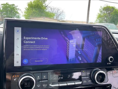 Used 2024 Toyota Highlander XLE image 32