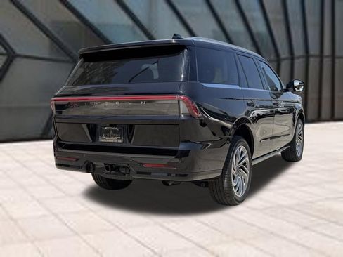 Used 2025 Lincoln Navigator Reserve AWD/4WD image 10