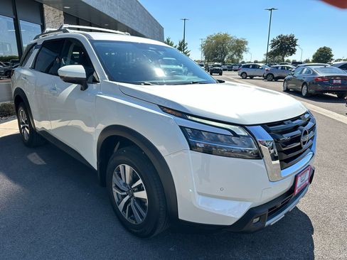 Used 2023 Nissan Pathfinder SL image 9