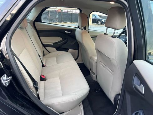 Used 2018 Ford Focus SE w/ Cold Weather Package image 7