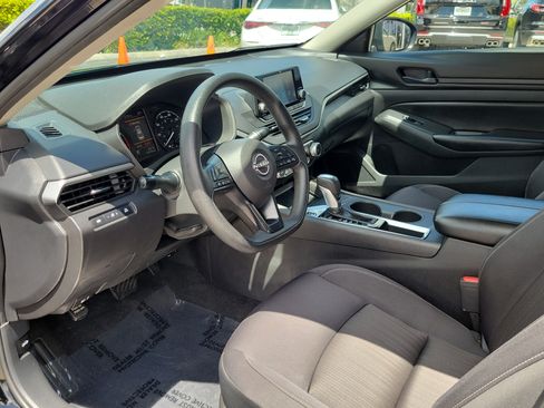Used 2024 Nissan Altima 2.5 S FWD image 9
