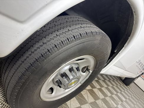 Used 2024 Chevrolet Express 3500 LT w/ LT Preferred Equipment Group RWD image 29