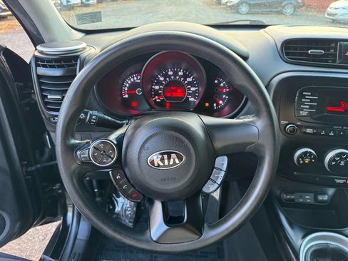 Used 2016 Kia Soul FWD image 14