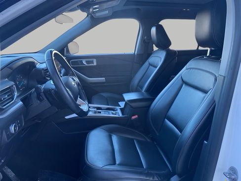 Certified 2020 Ford Explorer XLT w/ Equipment Group 202A image 10