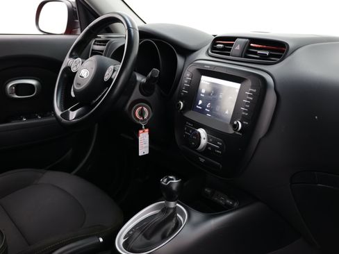 Used 2018 Kia Soul + FWD image 32