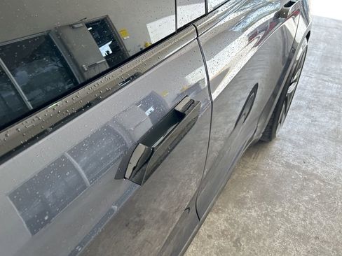 Used 2022 Tesla Model S Plaid image 18