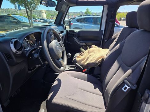 Used 2017 Jeep Wrangler Sport AWD/4WD image 9