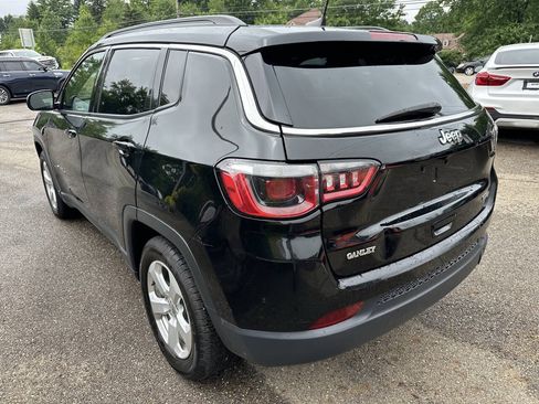 Used 2019 Jeep Compass Latitude w/ Cold Weather Group FWD image 4