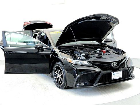 Used 2023 Toyota Camry SE image 9