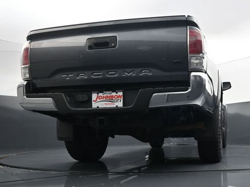 Used 2020 Toyota Tacoma TRD Off-Road AWD/4WD image 31